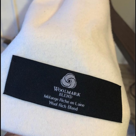 Le Chateau coat, size small - Picture 3 of 4